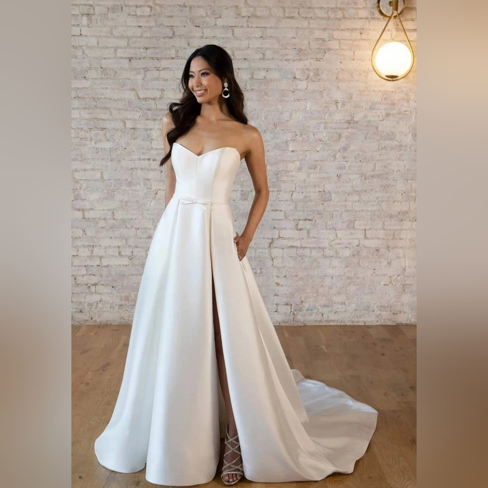 Elegant White Strapless Gown